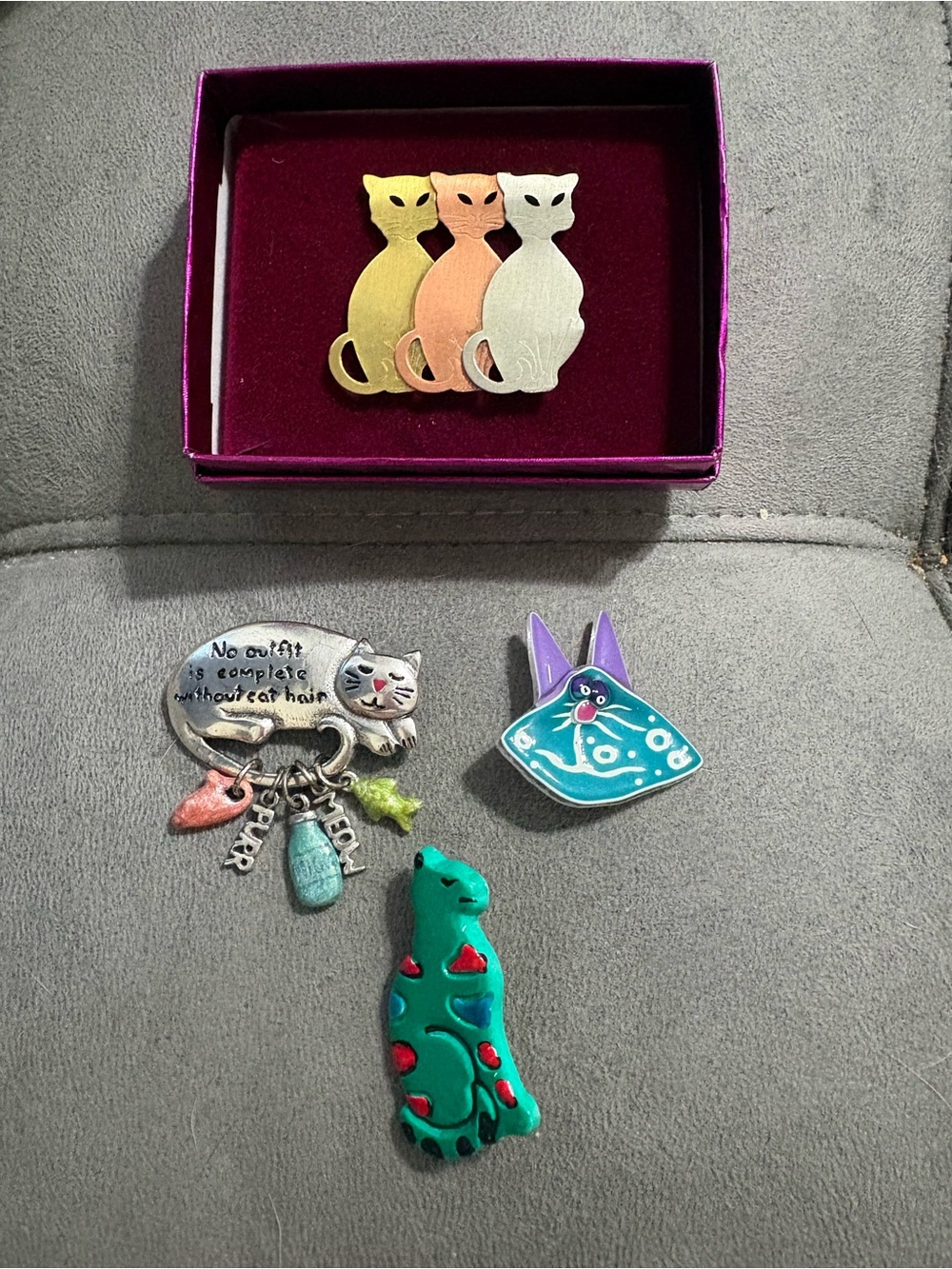 Lot Of 4 Cat Kitten Pins Brooches Glass Resin Silvertone And Brass/copper